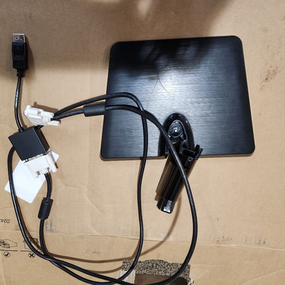 LG 24EN33 MONITOR - Picture 5 of 10